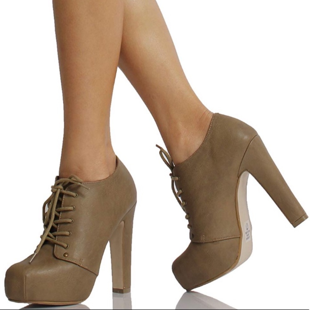 Faux Leatherette Lace Up Platform Ankle Boots